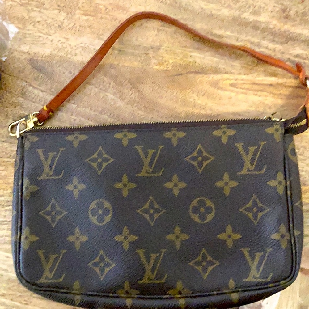 Louis Vuitton Pochette